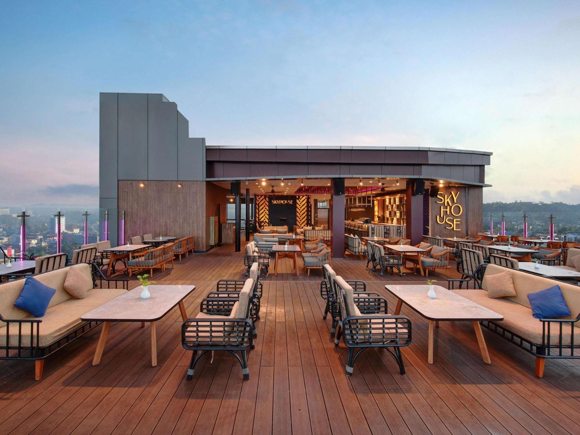 Mercure Samarinda Esterno foto